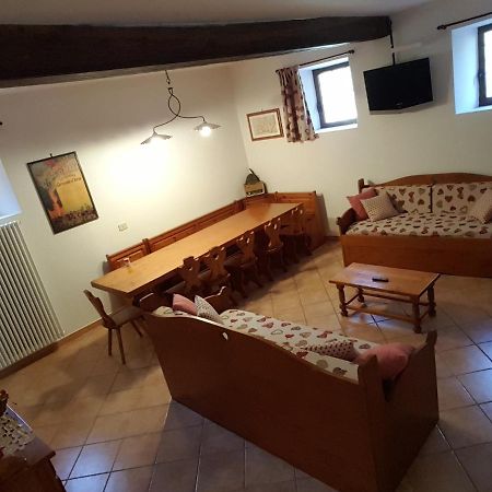 La Taverna Di Tony Bed & Breakfast Montalto Dora Bagian luar foto