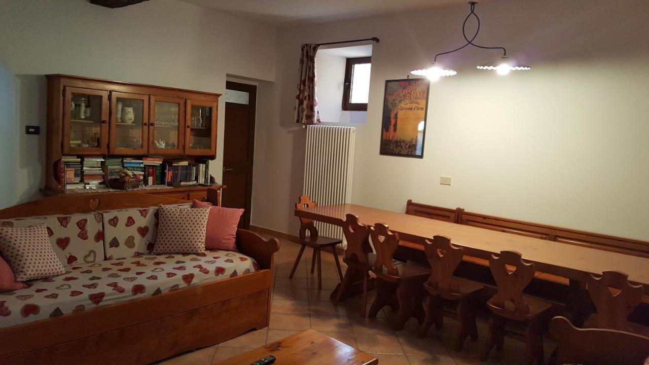 La Taverna Di Tony Bed & Breakfast Montalto Dora Bagian luar foto