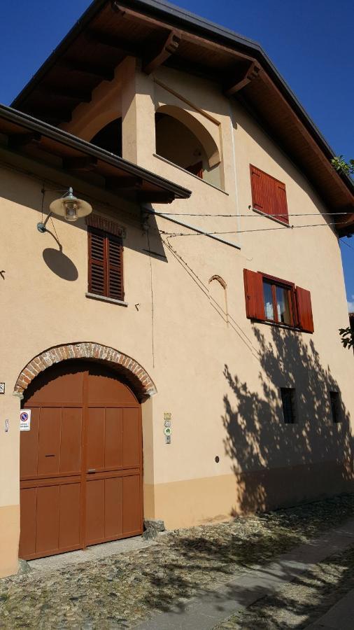 La Taverna Di Tony Bed & Breakfast Montalto Dora Bagian luar foto