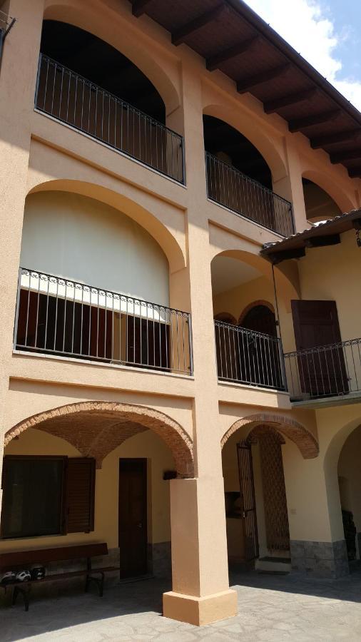 La Taverna Di Tony Bed & Breakfast Montalto Dora Bagian luar foto